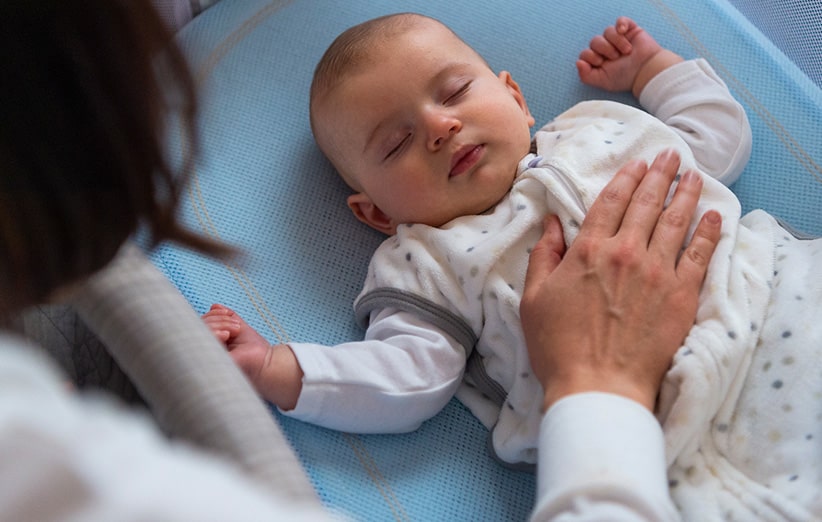 چرا نوزاد گریه می کند و نمی خوابد؟ دلایل بیقراری نوزاد چرا-نوزاد-گریه-می کند-و-نمی خوابد؟-دلایل-بیقراری-نوزاد